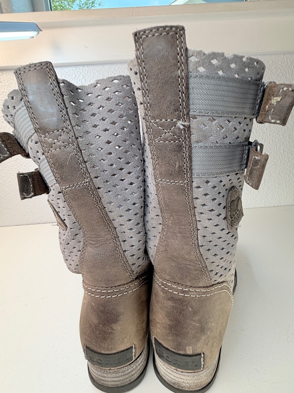 Sorel Perforated Leather Buckle Moto Boots Taupe Womens 7 - Picture 9 of 14